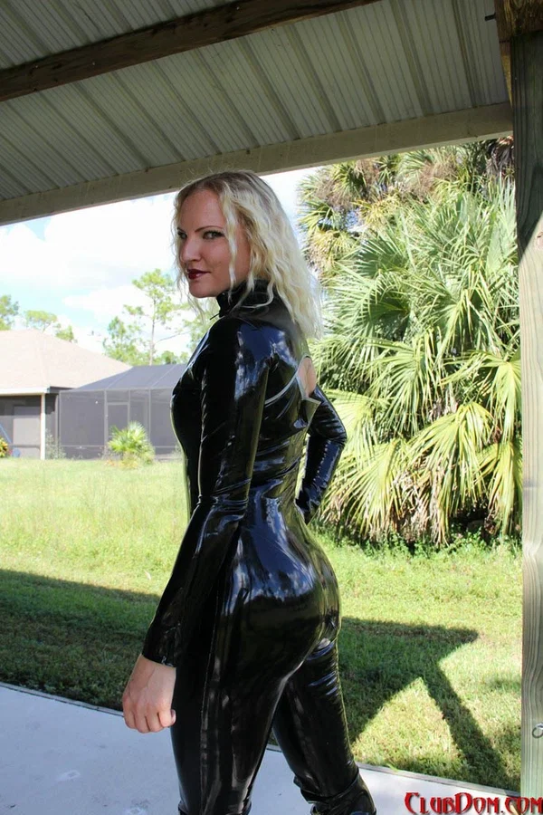 Kendra James and two dommes fuck submissive male sex slave with a strapon  - Femdom, Strapon, Latex, Gangbang, Groupsex, Tattoo, Bondage, MILF, Anal, Blonde  - Photo 3