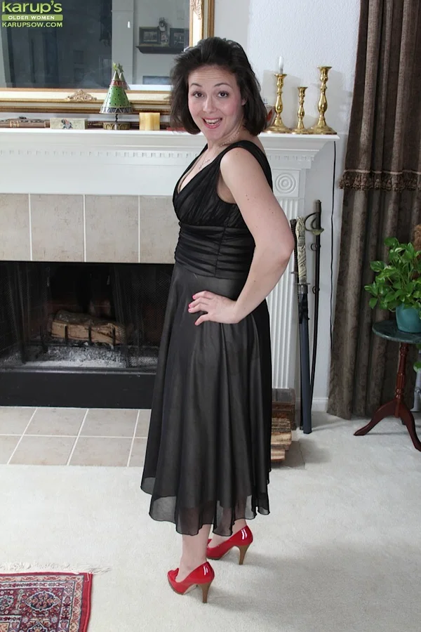Chubby mom Penny Prite reveals tiny tits and bald cunt in solo girl spread  - Chubby, Curvy, BBW, Thick, MILF, Shaved, Feet, Pussy, Panties, Brunette  - Photo 2