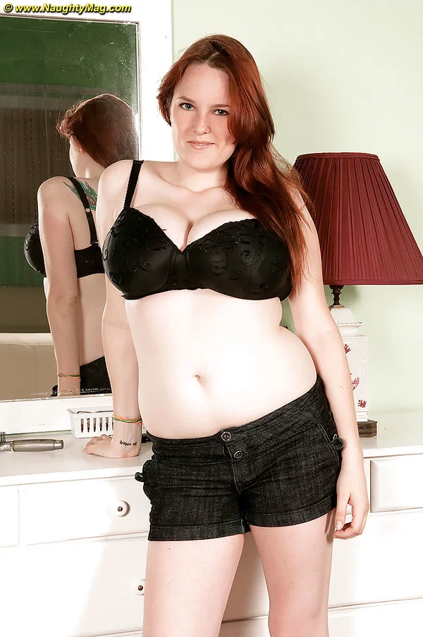 Redhead amateur babe in shorts Catt Green uncovering her big boobs  - Amateur, Big Tits, Babe, Shorts, Beautiful, Natural Tits, Lingerie, Solo  - Photo 5