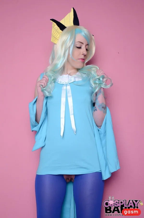 Blonde cosplay babe Skyler Synn spreads her legs and toys her twat  - Cosplay, British, Blonde, Pussy, White, Spreading, Non Nude  - Photo 5