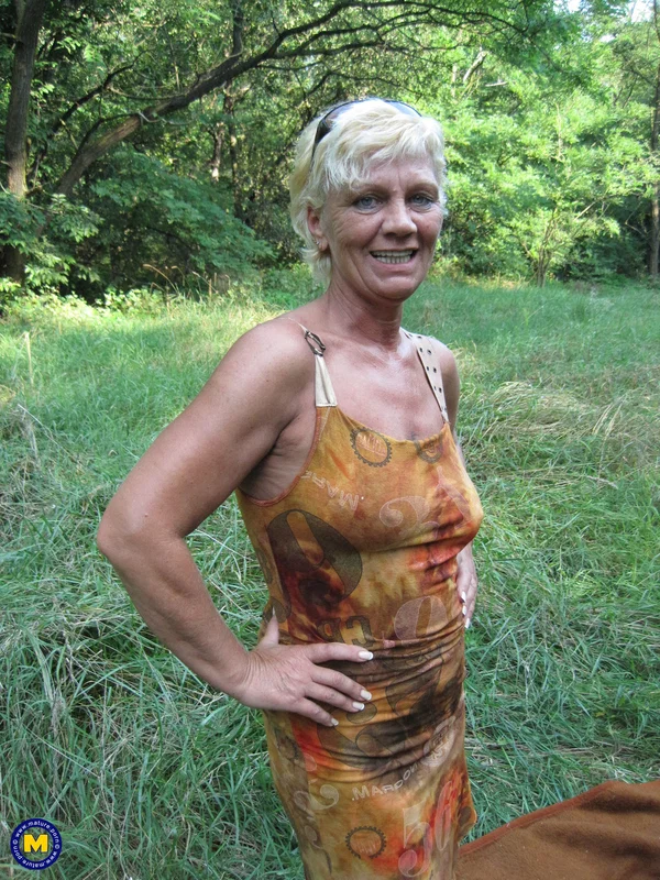 Amateur granny Paulene shows off her pussy & boobs outdoors in the grass  - Granny, Old Young, Old Man, Mature, Hairy, Outdoor, Czech, Short Hair, Amateur, Skinny  - Photo 2