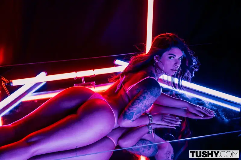 Gina Valentina: No Hesitation