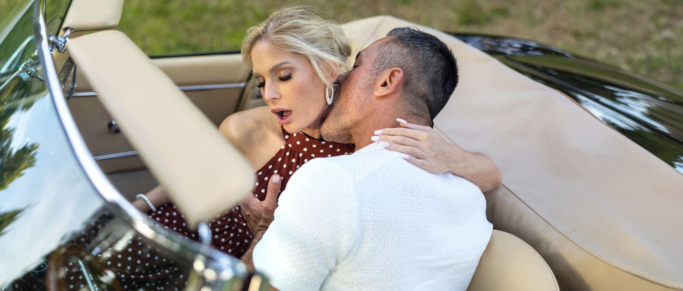 Candee Licious - Stops Near The Road For Sexual Pause